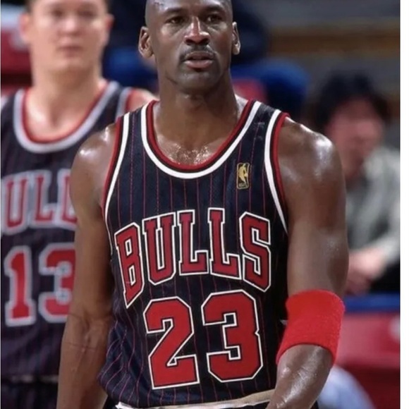 Michael Jordan Bulls 23 Mitchell & Ness Authentic Pinstripe Jersey 1997-…​​​ - Picture 2 of 11